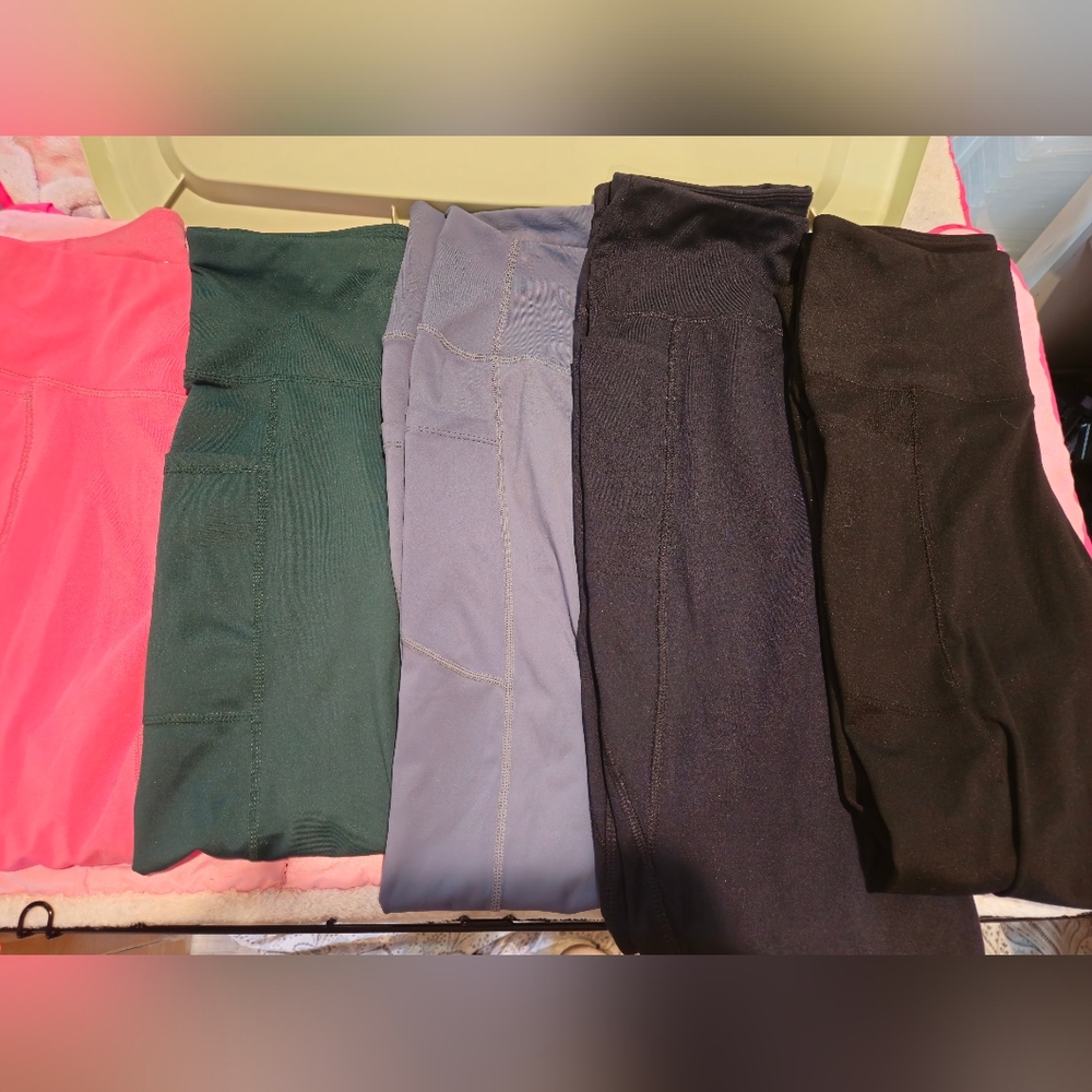 5 Pairs Of Women Leggings With Pockets. Size Small. Pink, Blue, Navy, Black